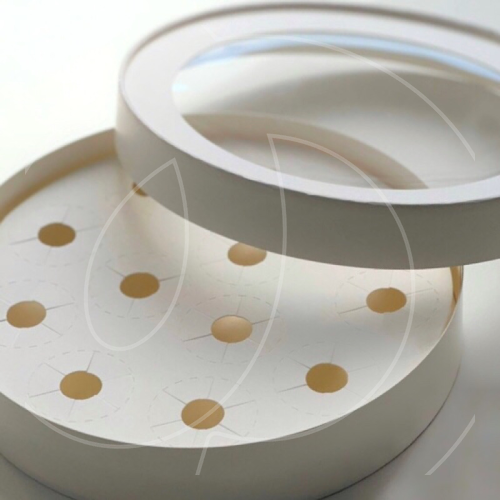 Коробка на 12 конфет круглая с окном белая 20х3,5 см 050301